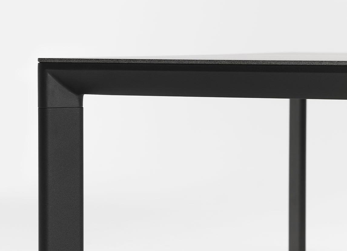 Table en céramique Addis