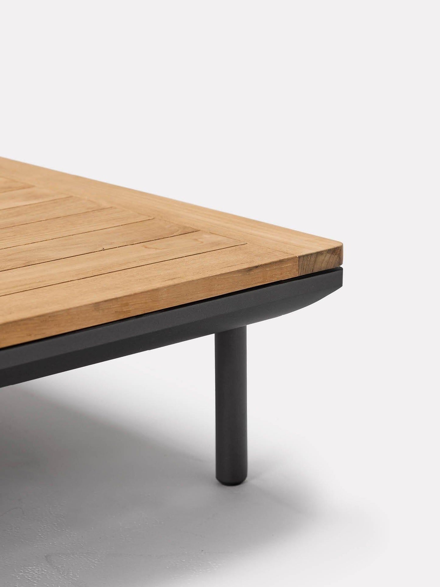 Table basse Addis en teck et aluminium