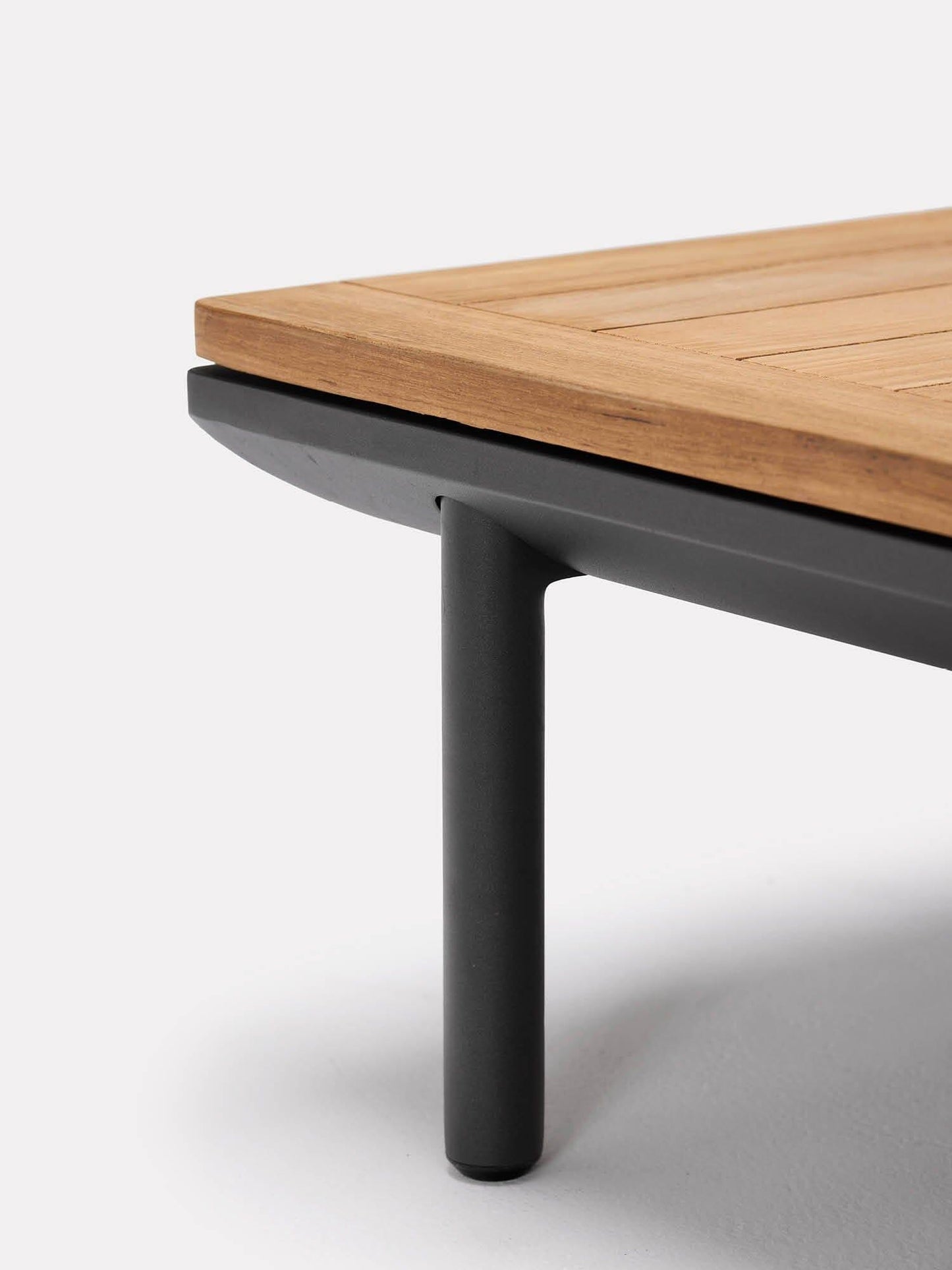 Table basse Addis en teck et aluminium