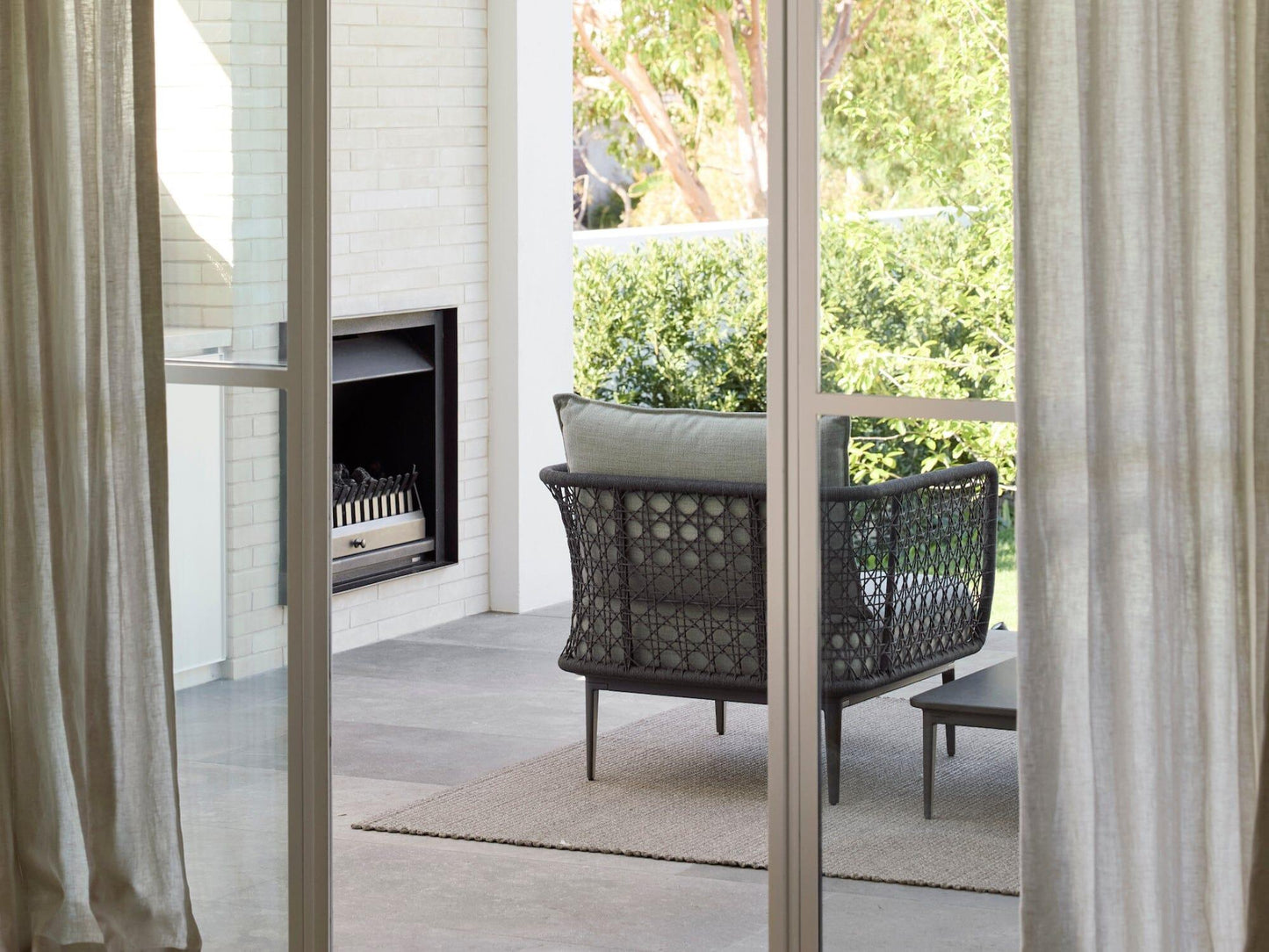 Fauteuil lounge tissé Aireys