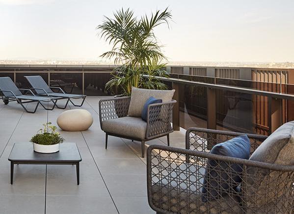 Fauteuil lounge tissé Aireys