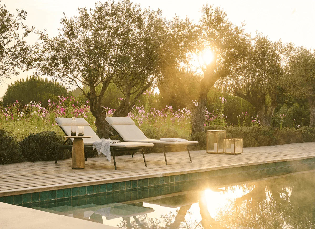 Fauteuil Branch blanc avec coussin rayé