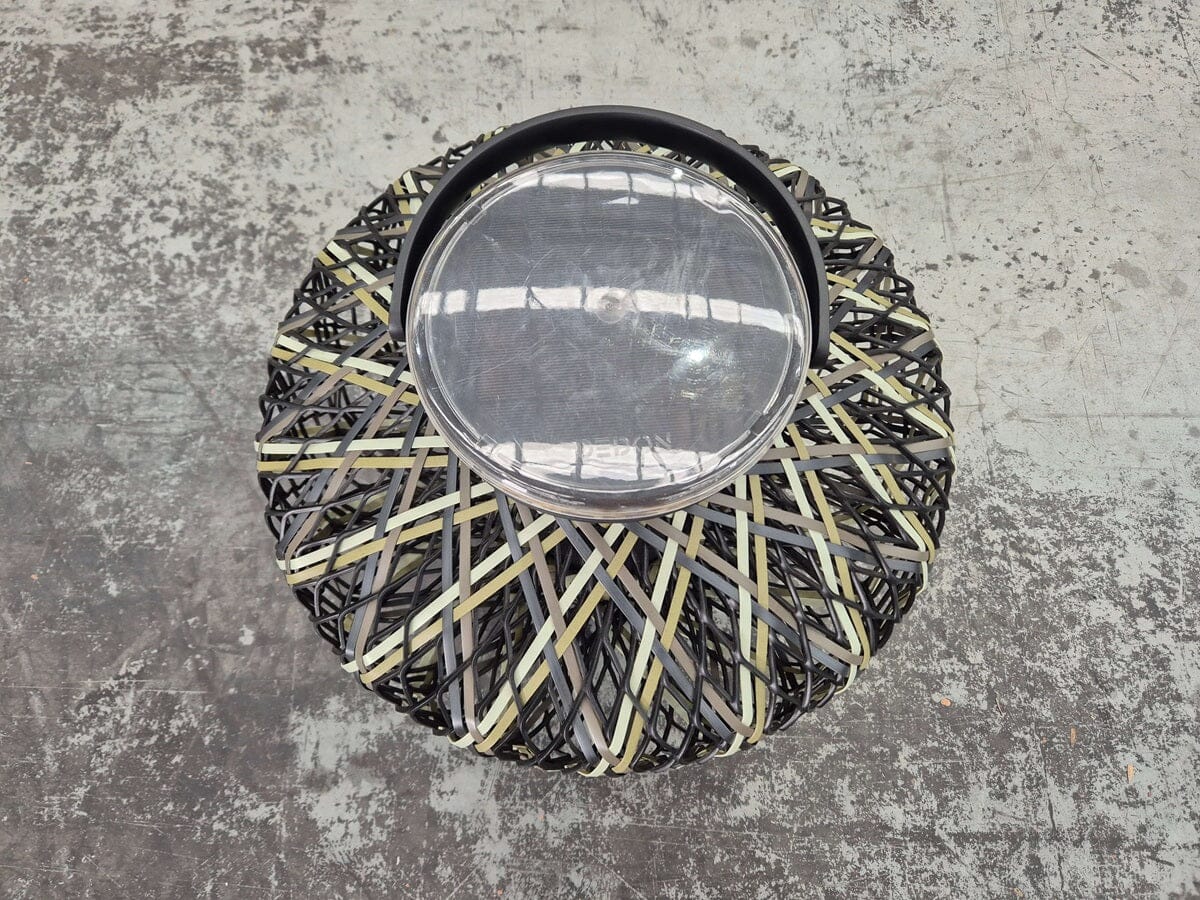 LES AUTRES Lanterne debout Petite dans la forêt