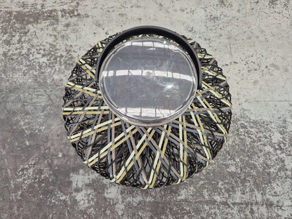 LES AUTRES Lanterne debout Petite dans la forêt