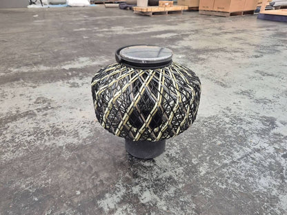 LES AUTRES Lanterne debout Petite dans la forêt